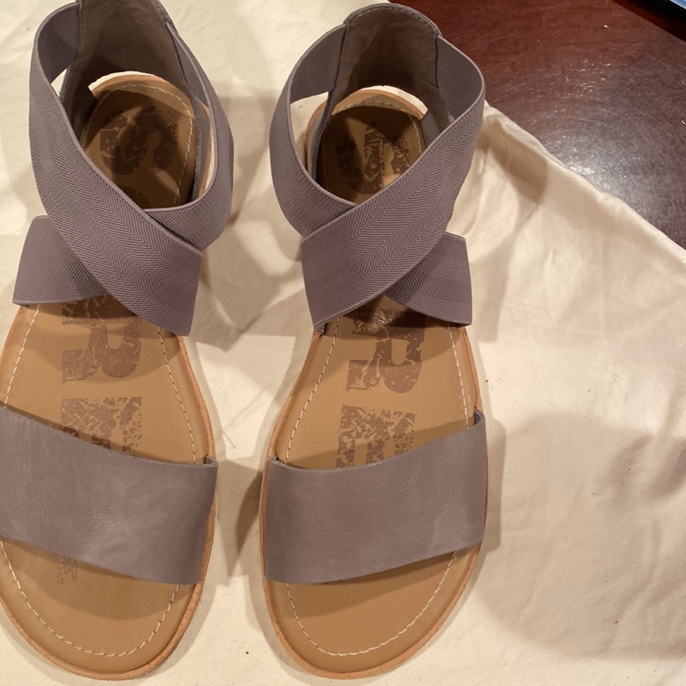 Gray leather Ella sandal by Sorel